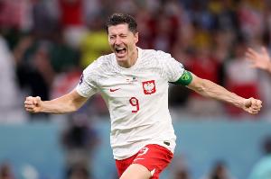 pp电子试玩-世体：82%的波兰球迷选莱万做队长，18%选泽林斯基