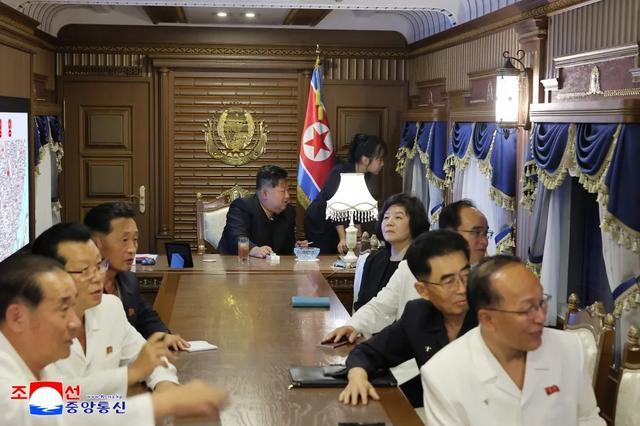 pp电子模拟器-金正恩“多边首秀”，女儿两度亮相